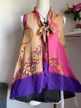 Sleeveless Tie-Neck Scarf Print Top in Pink, Beige & Purple